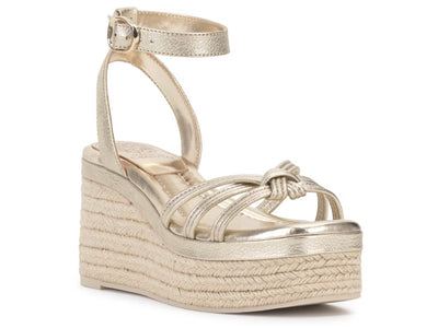 Vincent Camuto: Lores in Light Gold - J. Cole ShoesVINCE CAMUTOVincent Camuto: Lores in Light Gold
