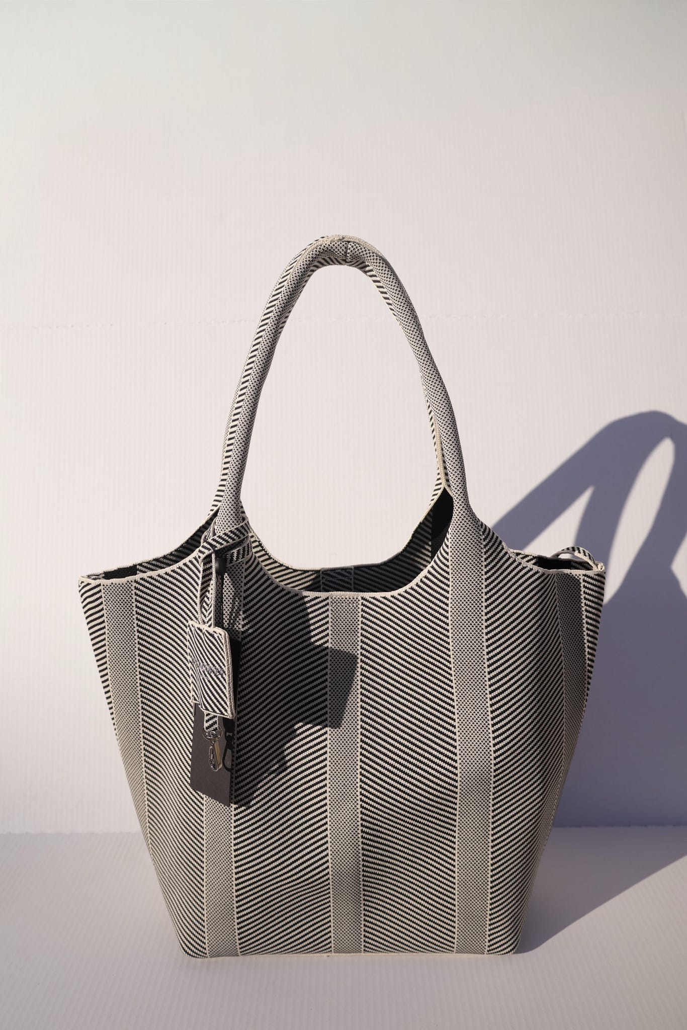 Ilse Jacobson: Knitted Bag in Cream/Black