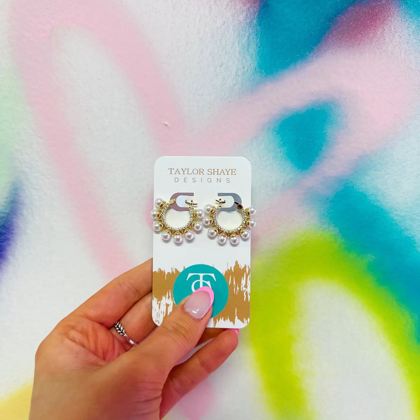 Taylor Shaye Designs: Haley Pearl Hoops