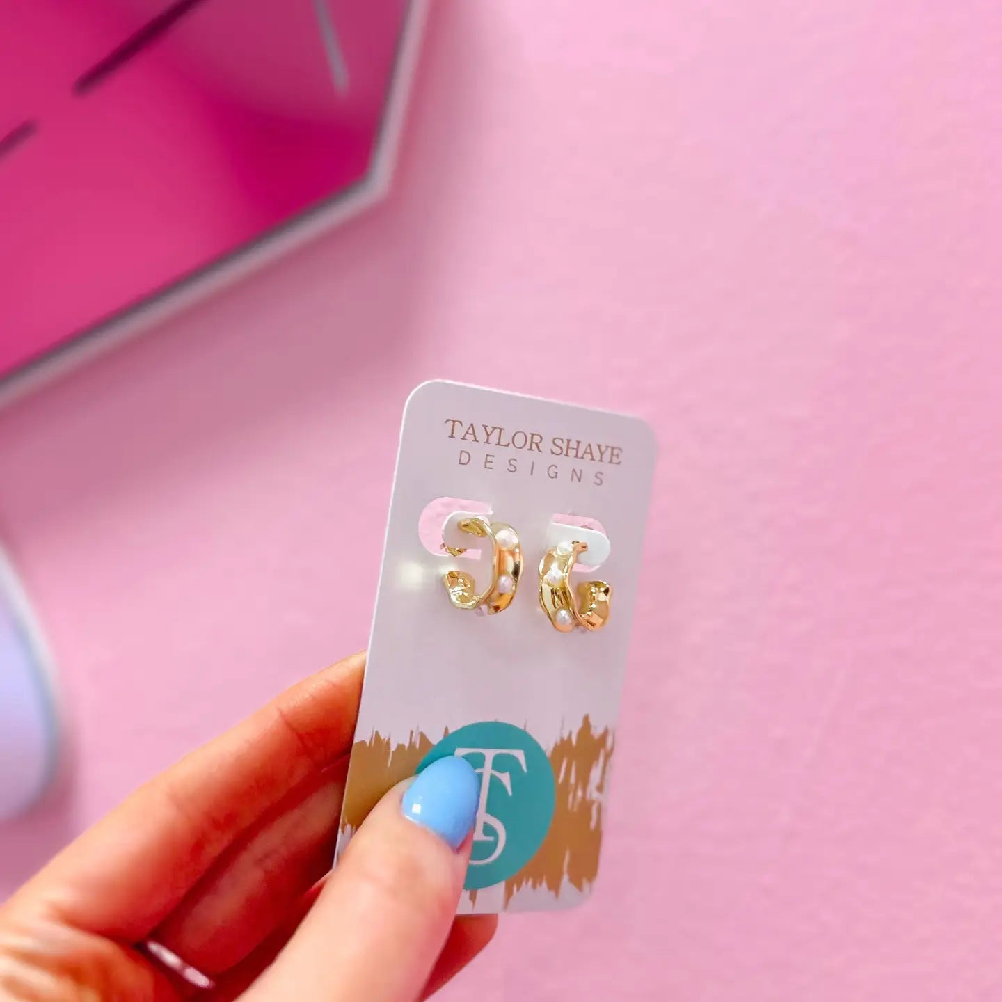 Taylor Shaye Designs: Aubrey Pearl Huggies