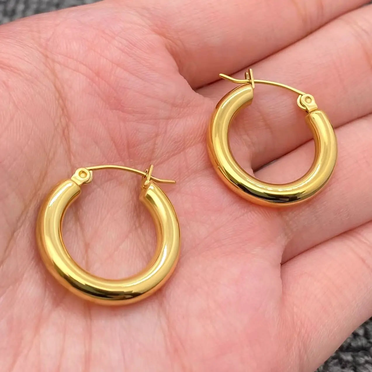 Glossy Hoop Earrings in Gold