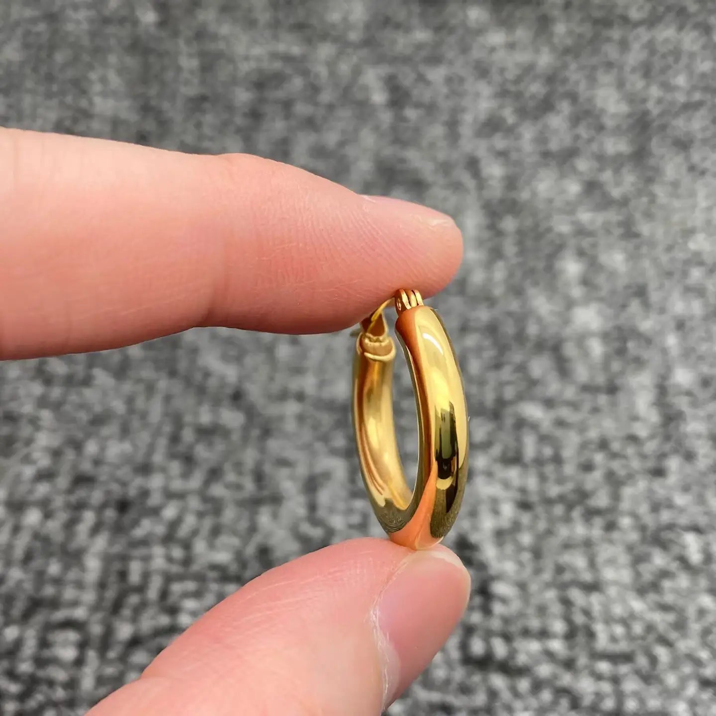 Glossy Hoop Earrings in Gold