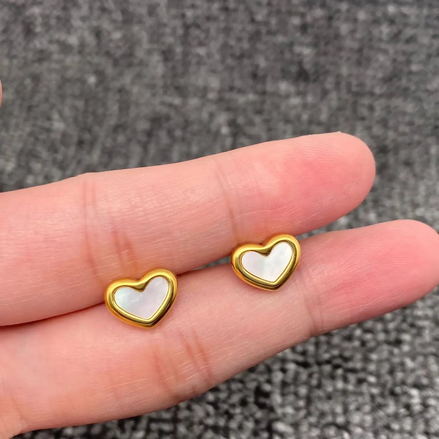 Shell Heart Stud Earrings in Gold