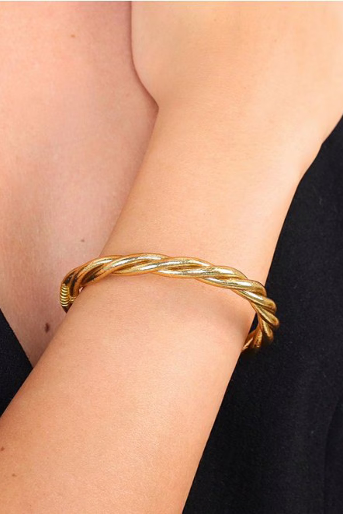Budha Girl Women's Aura Twist Gold All Weather Bangle
