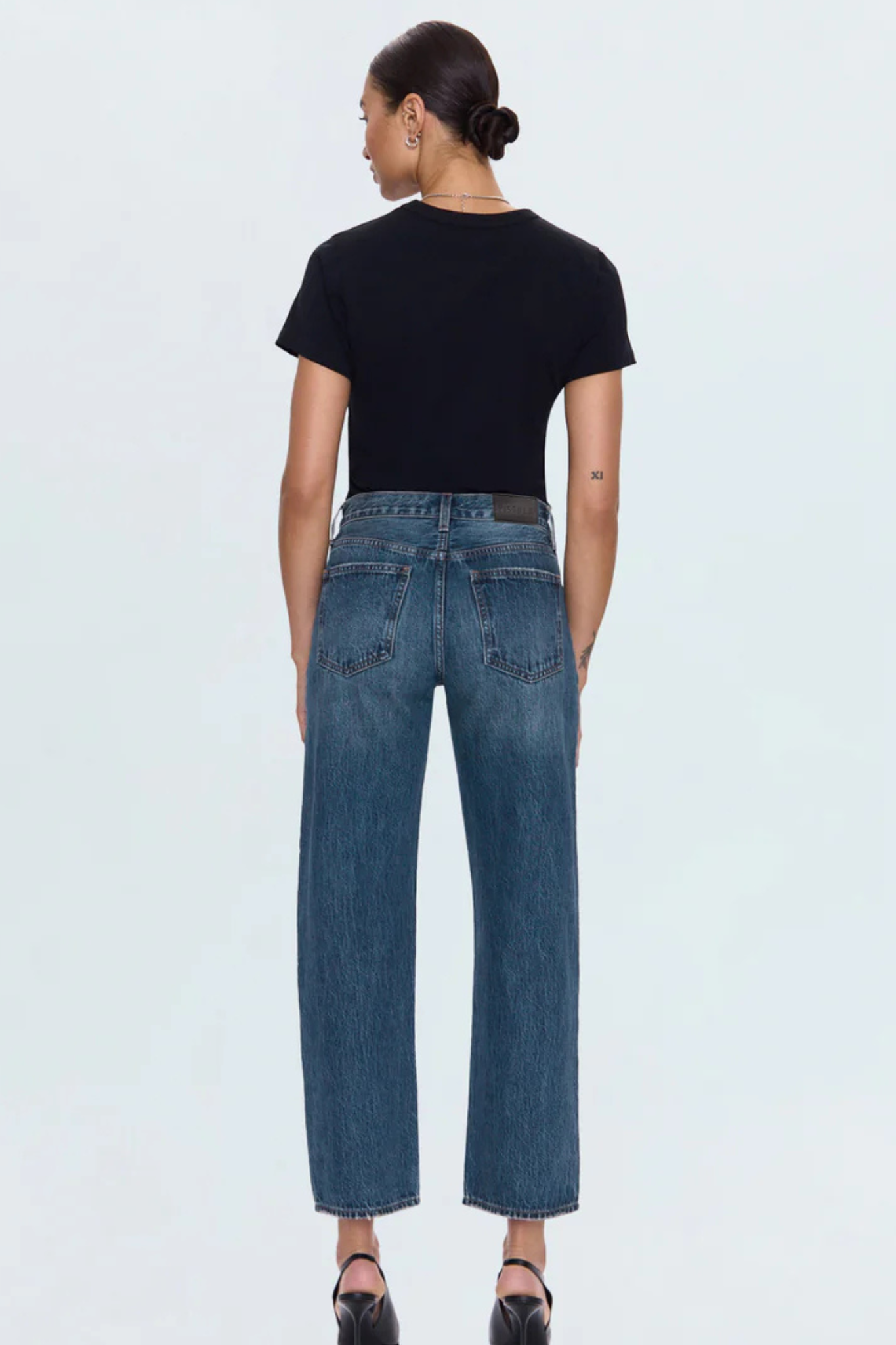 Pistola: Lexi in Artisan