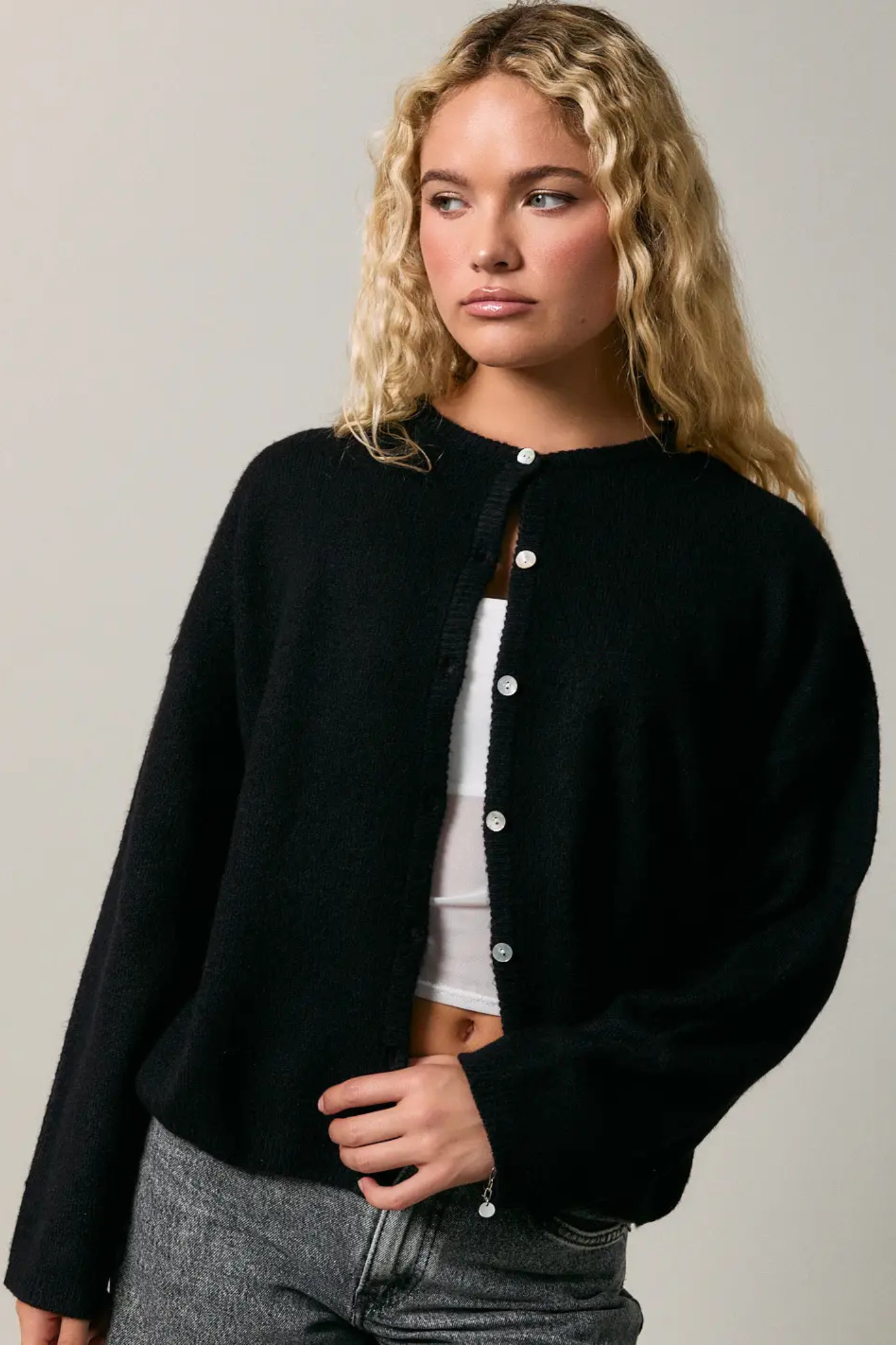 Le Lis Women's Long Sleeve Crew Neck Sweater Cardigan in Black