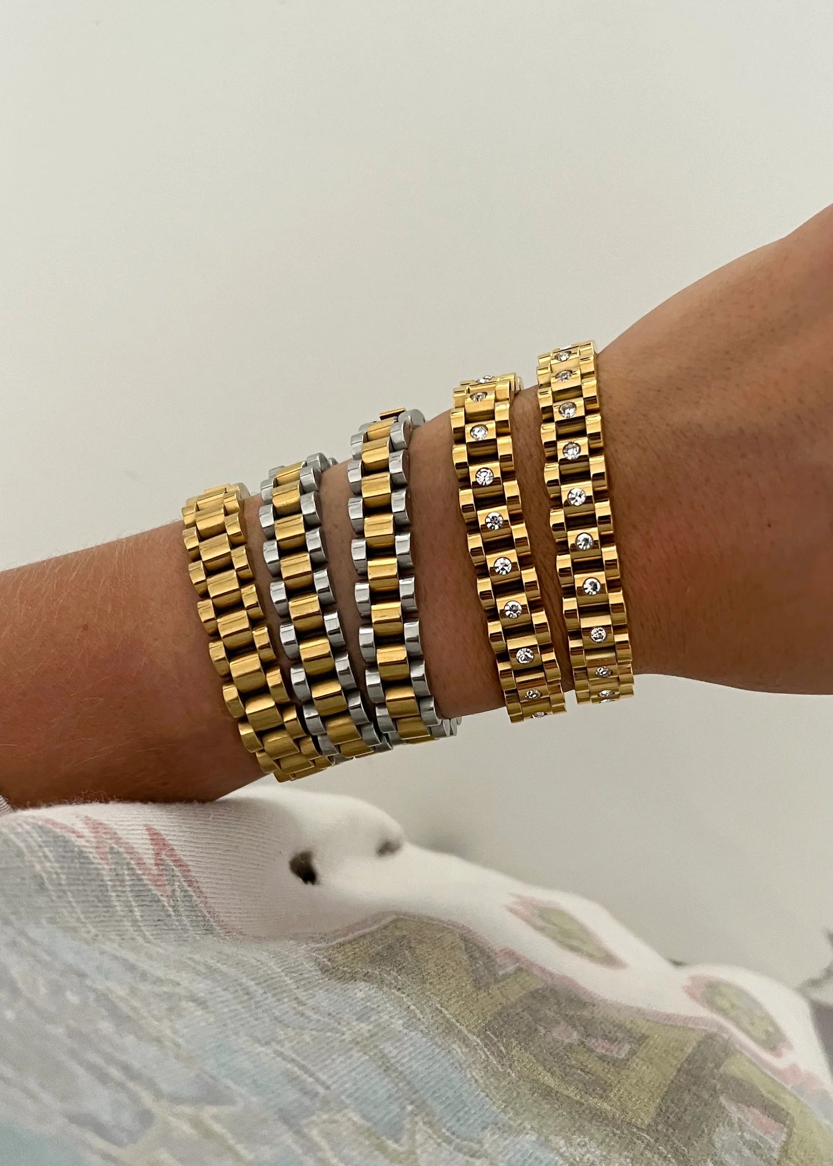 Chansuttpearls: Diamond Rolly Bracelet in Gold