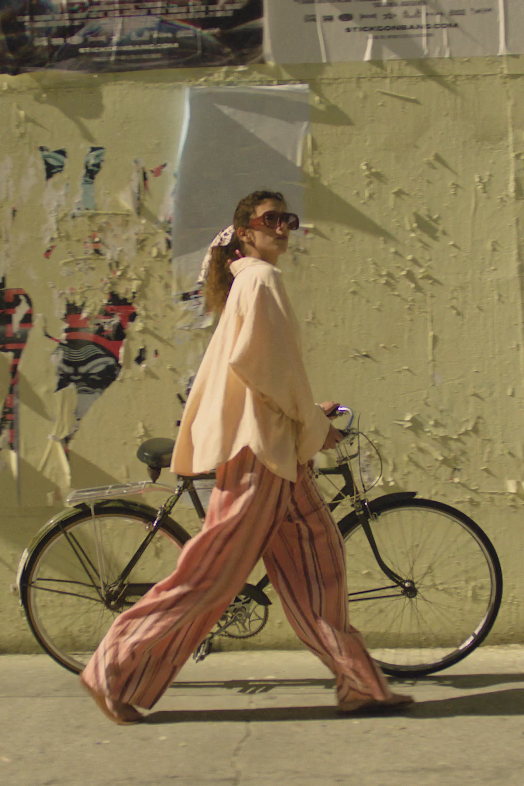 Load video: Free People: Days End Solar Pant in Soft Coral