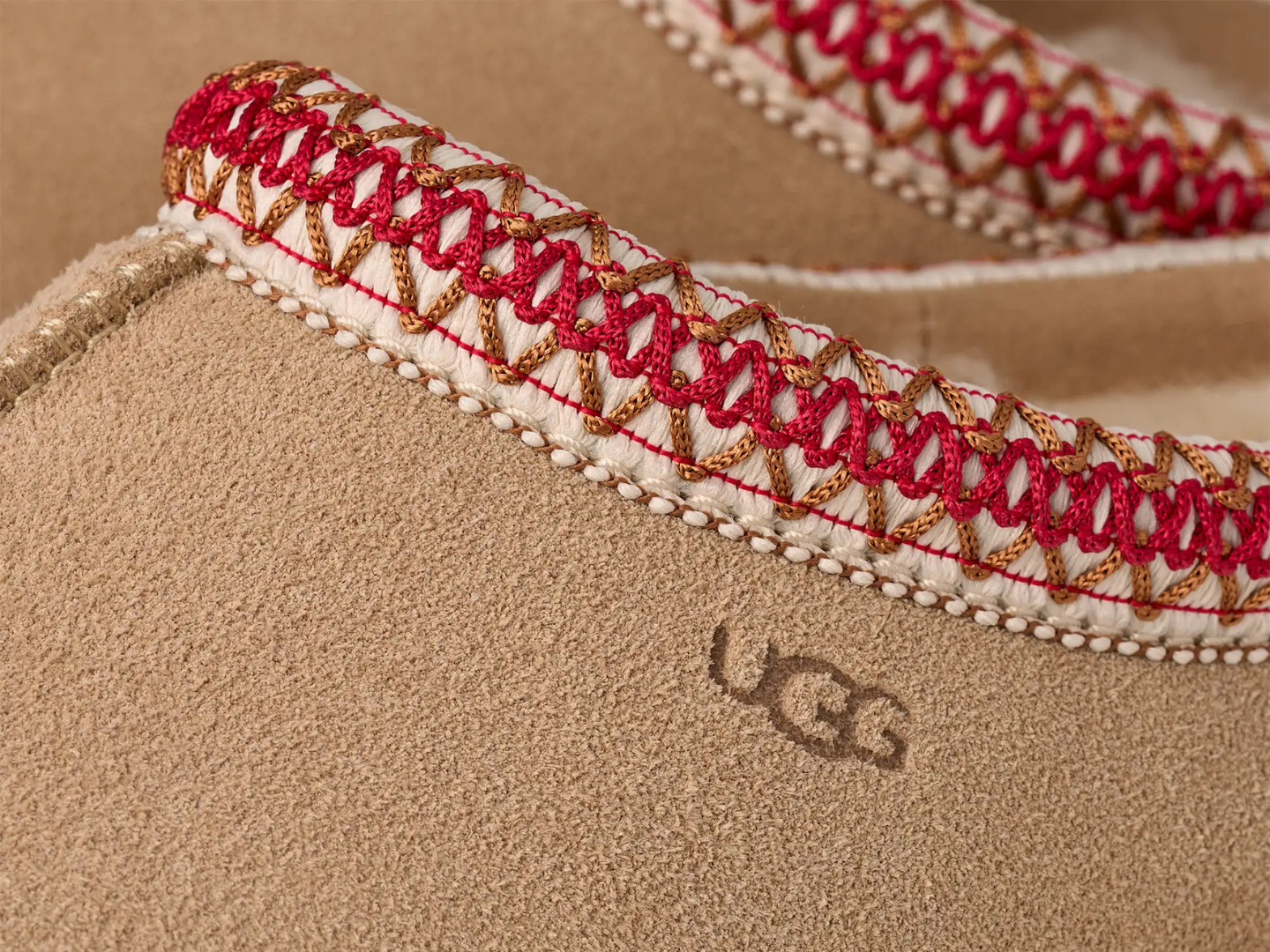 Ugg: Tasman II in Sand Dark Cherry