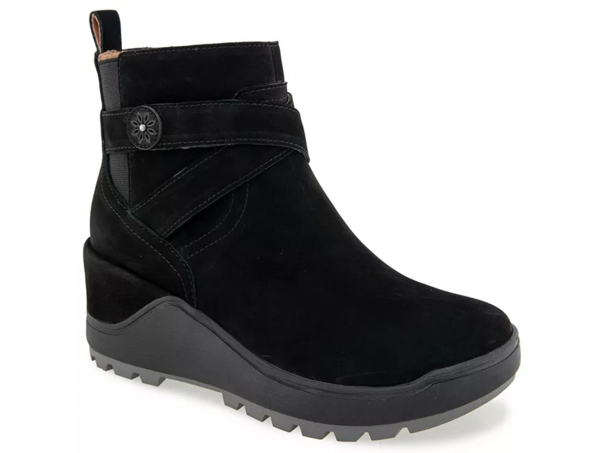 black boots at jcole shoes tulsa